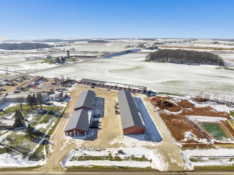 More Photos Of 5254 County Road R, Denmark Service For Lease