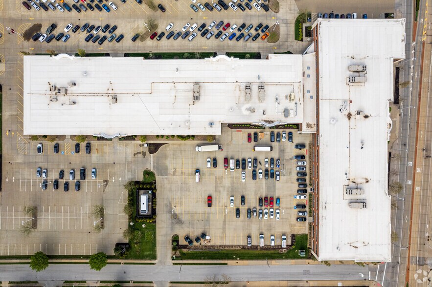 More Photos Of 6700 Euclid Ave, Cleveland Office For Lease