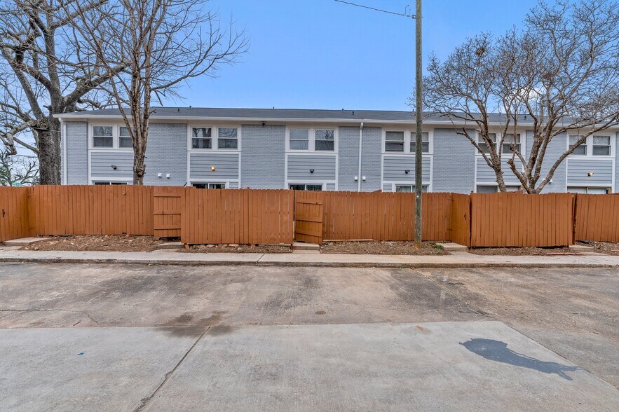 More Photos Of 1749 Hawthorne Ave, College Park Apartments For Sale