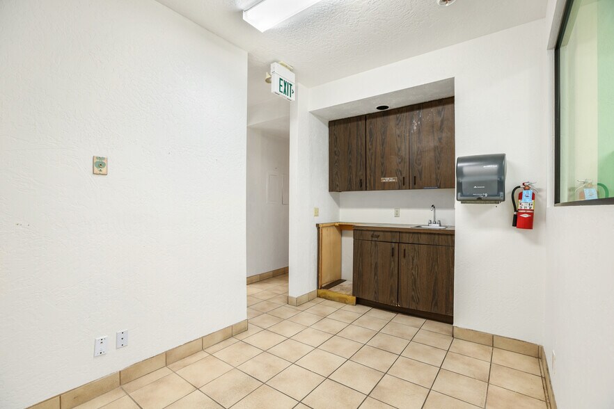 More Photos Of 2100 E Tahquitz Canyon Way, Palm Springs Medical For Lease