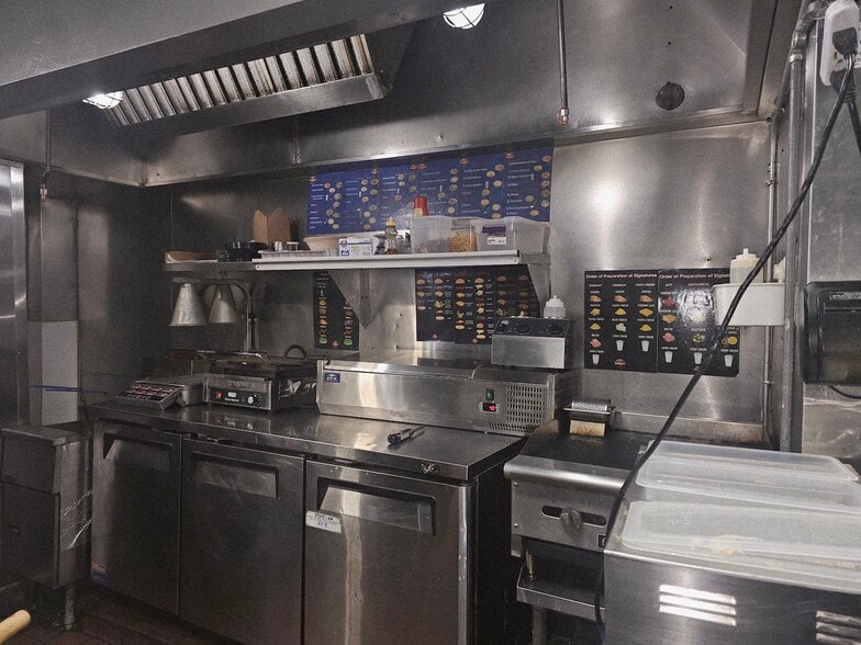 More Photos Of 233 S La Cienega Blvd, Beverly Hills Storefront For Lease