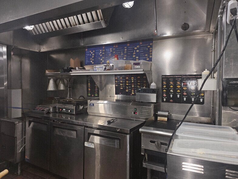 More Photos Of 233 S La Cienega Blvd, Beverly Hills Storefront For Lease