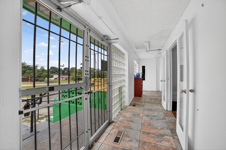 More Photos Of 7525 Military Pky, Dallas Medical For Lease
