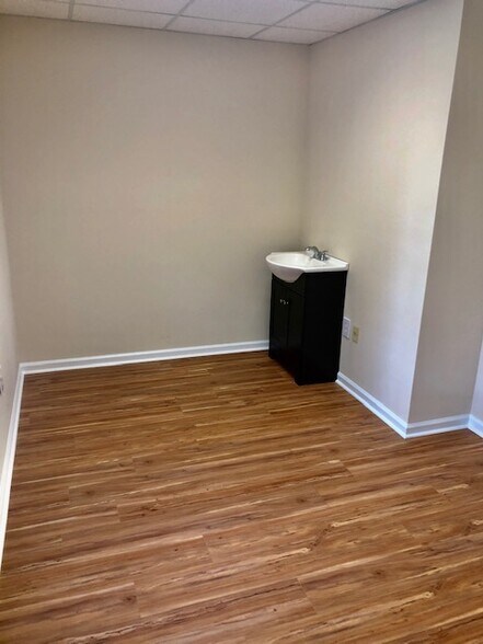 More Photos Of 10 Auer Ct, East Brunswick Medical For Sale