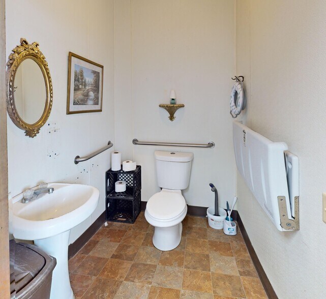 More Photos Of 1200 Castle Rock St, Quinter Service Station For Sale