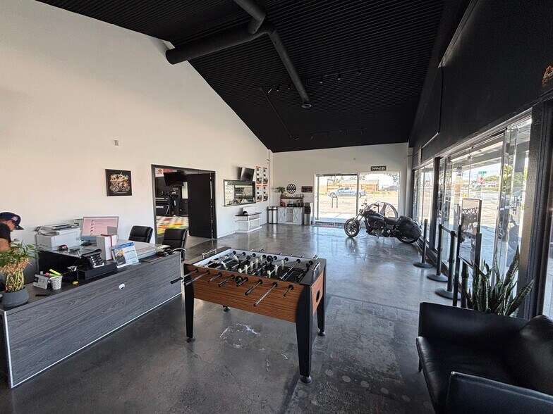 More Photos Of 14191 Beach Blvd, Westminster Freestanding For Sale