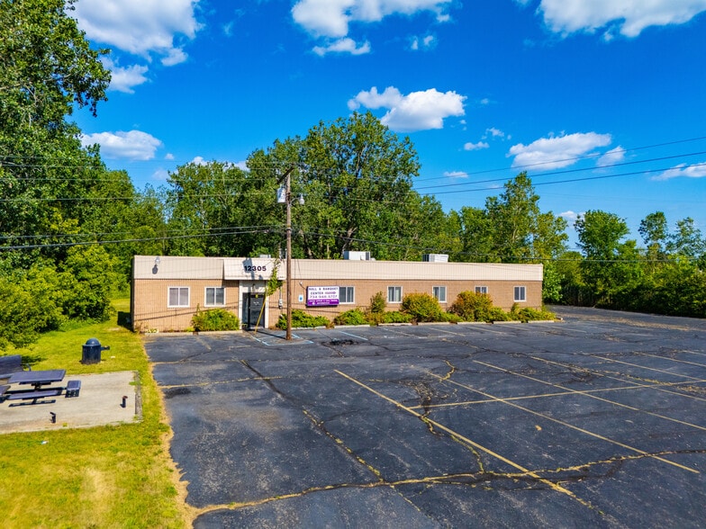 More Photos Of 12305 Beech Daly Rd, Taylor Flex For Lease