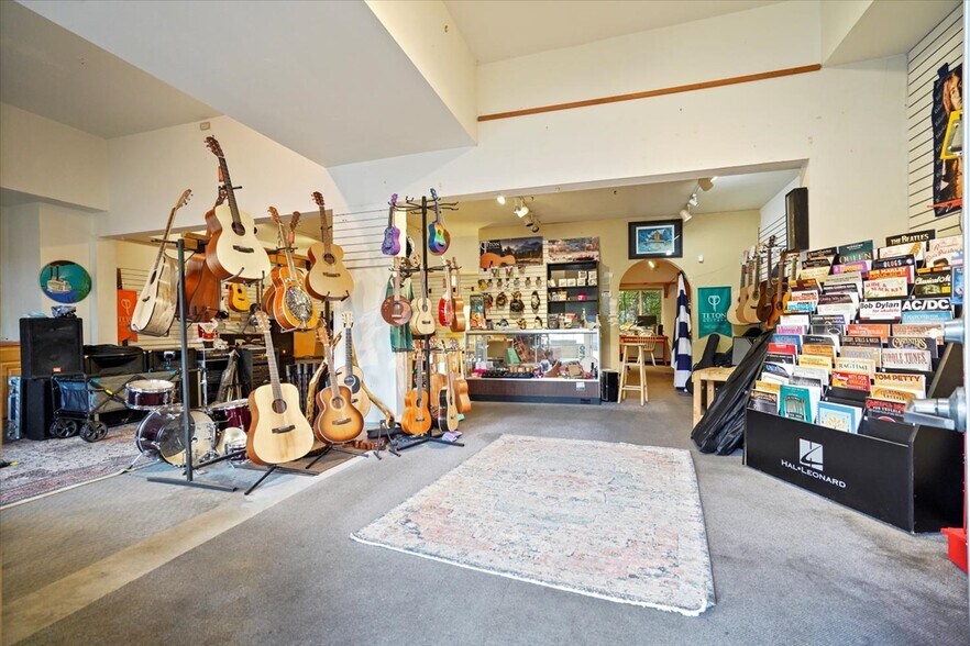 More Photos Of 171 Sunset Blvd, Cannon Beach Storefront Retail Residential For Sale