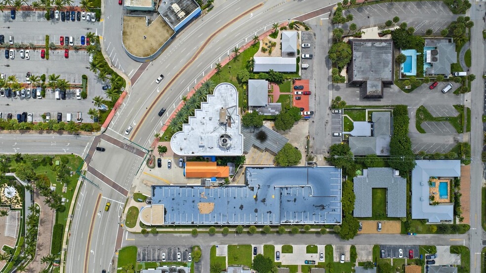 More Photos Of 2655 N Ocean Dr, Riviera Beach Office For Lease