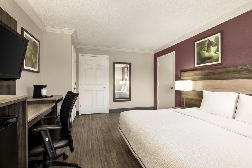 More Photos Of 6511 W Military Dr, San Antonio Hotel For Sale