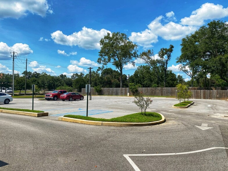 More Photos Of 2724 Old Shell Rd, Mobile Freestanding For Lease
