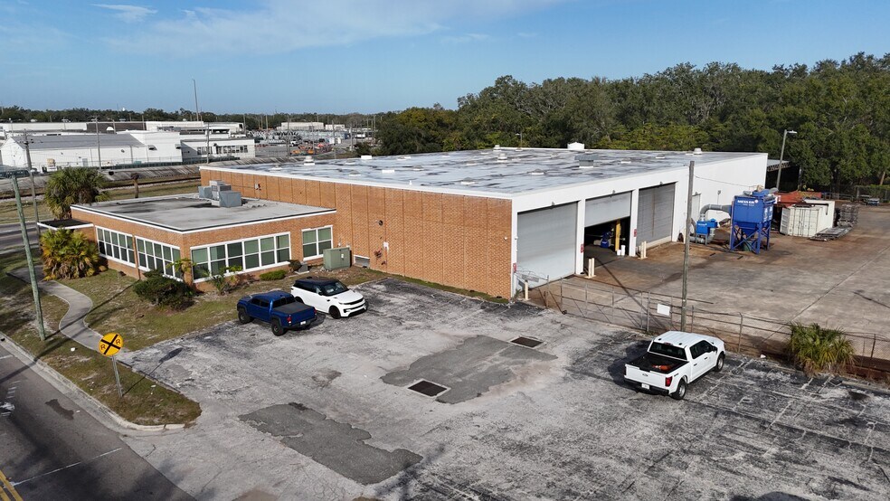 More Photos Of 2902 E Sligh Ave, Tampa Warehouse For Lease