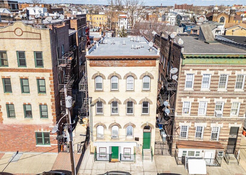 Primary Photo Of 396 E Kinney St, Newark Apartments For Sale
