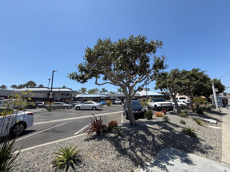 More Photos Of 3175-3185 Midway Dr, San Diego Storefront For Lease