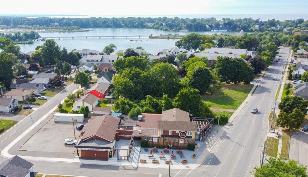 More Photos Of 106 Lakeport Rd, St Catharines Restaurant For Sale