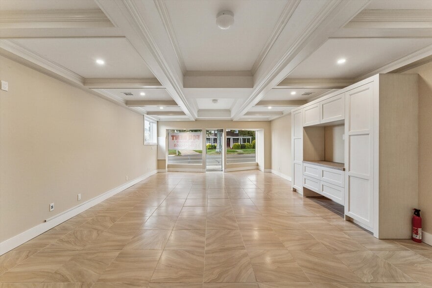 More Photos Of 13500 Main Rd, Mattituck Storefront For Sale