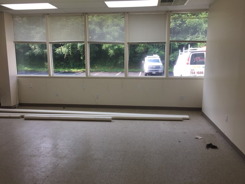 More Photos Of 275 Center Rd, Monroeville Office For Lease