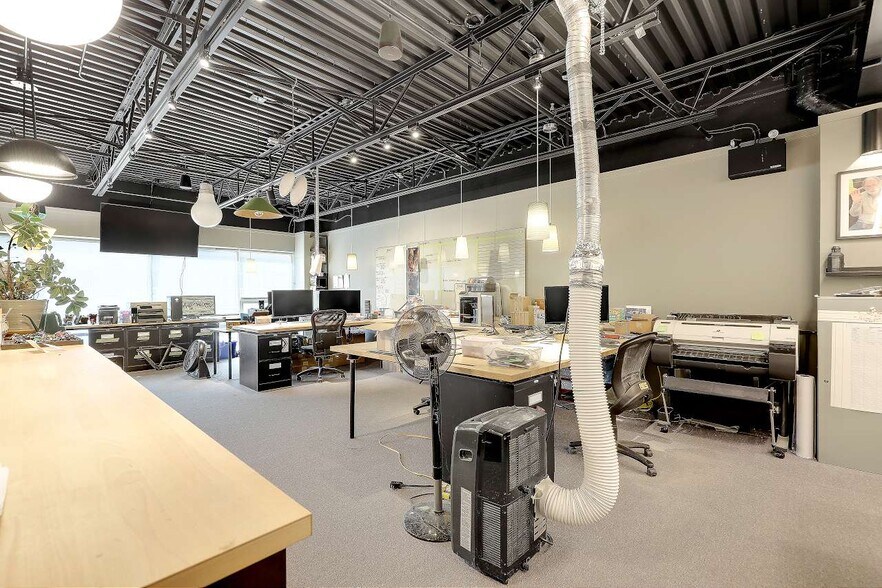 More Photos Of 11980 Hammersmith Way, Richmond Showroom For Sale