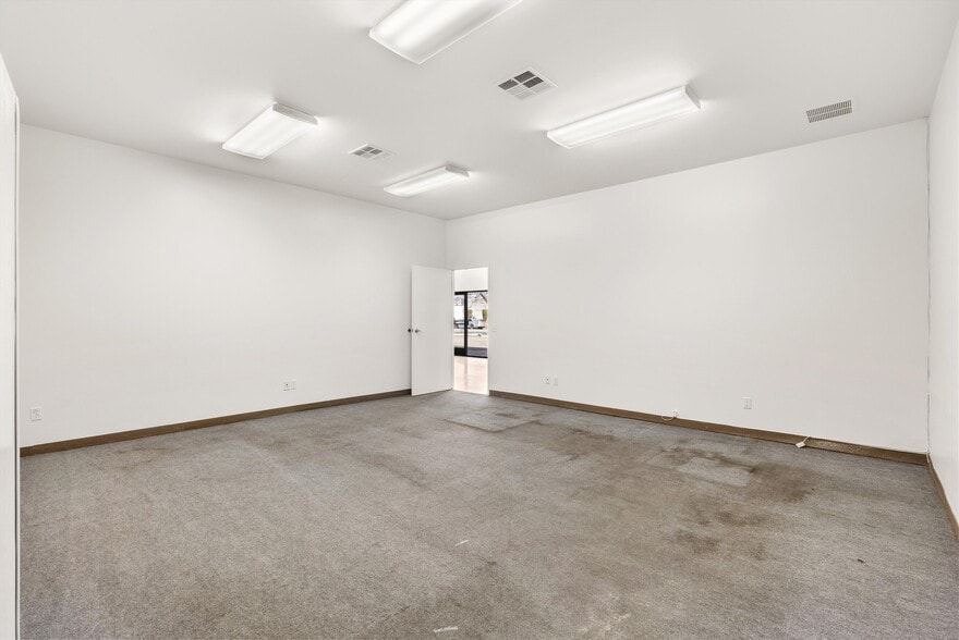 More Photos Of 6951 Oran Cir, Buena Park Warehouse For Lease