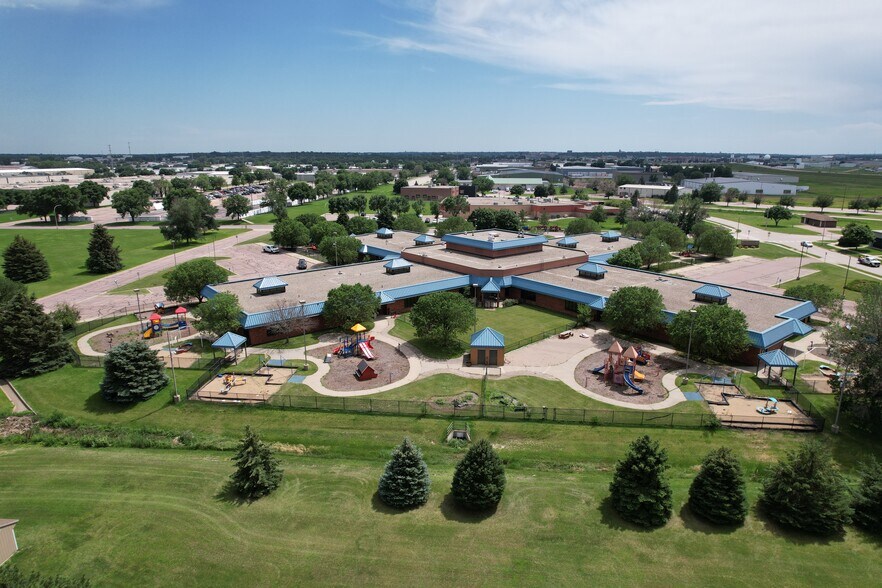 More Photos Of 4800 N 4th Ave, Sioux Falls Schools For Sale