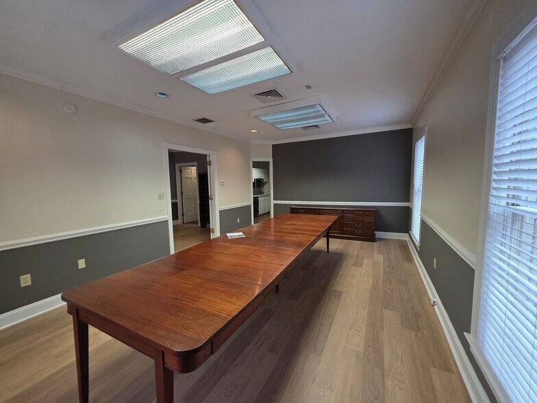 More Photos Of 109C Laurens Rd, Greenville Office Residential For Lease