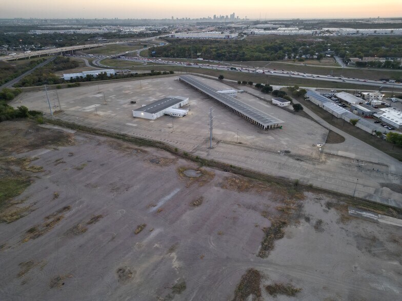Primary Photo Of 1501 N Walton Walker Blvd, Dallas Truck Terminal For Lease