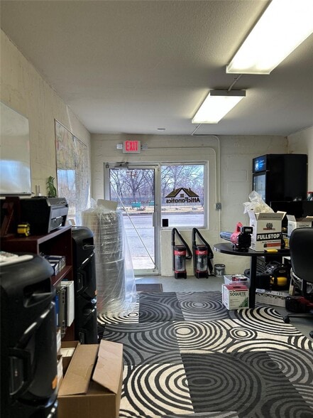 More Photos Of 347-349 N Cherry Ln, Fort Worth General Retail For Sale