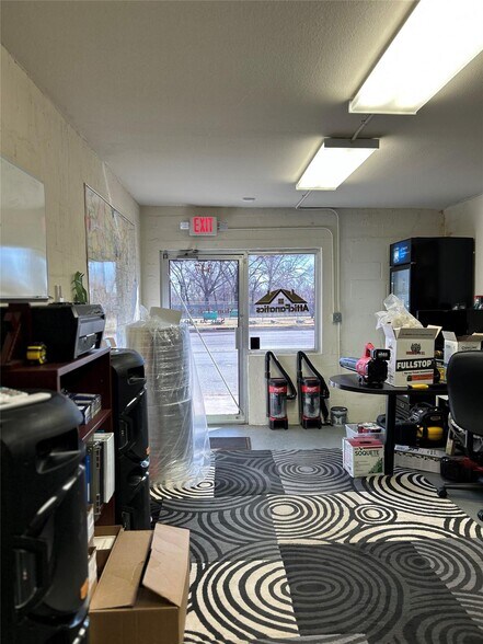More Photos Of 347-349 N Cherry Ln, Fort Worth General Retail For Lease