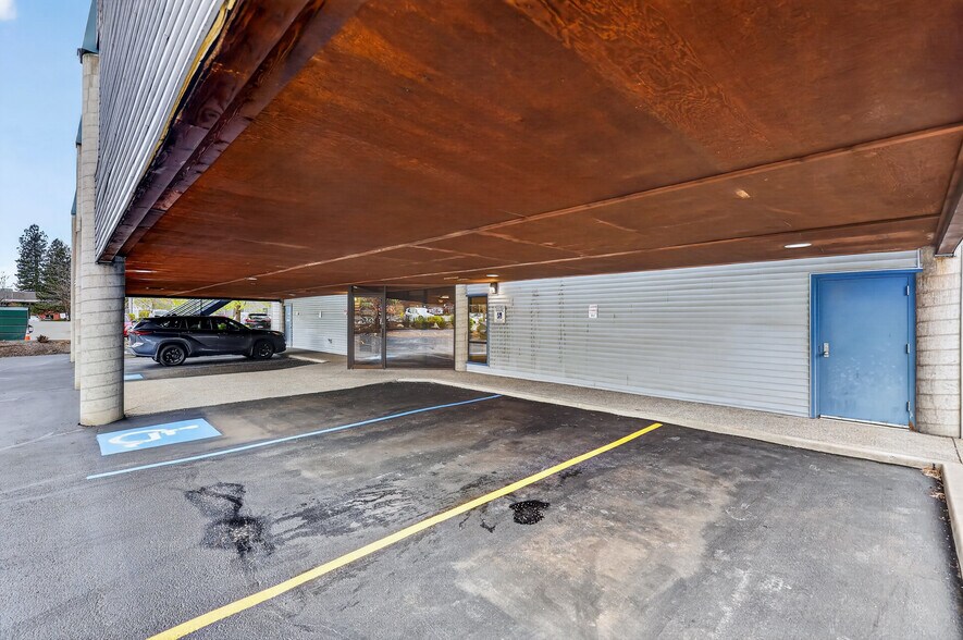 More Photos Of 950 W Ironwood Dr, Coeur d'Alene Medical For Sale