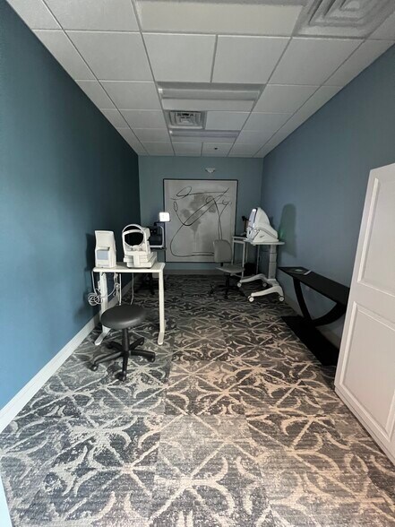 More Photos Of 1624 W Main St, Franklin Storefront Retail Office For Sale