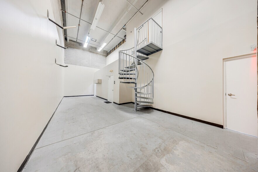 More Photos Of 11965 SW 142nd Ter, Miami Light Distribution For Lease