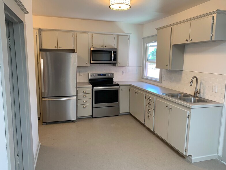 More Photos Of 3632-3646 SE Hawthorne Blvd, Portland Storefront Retail Residential For Sale