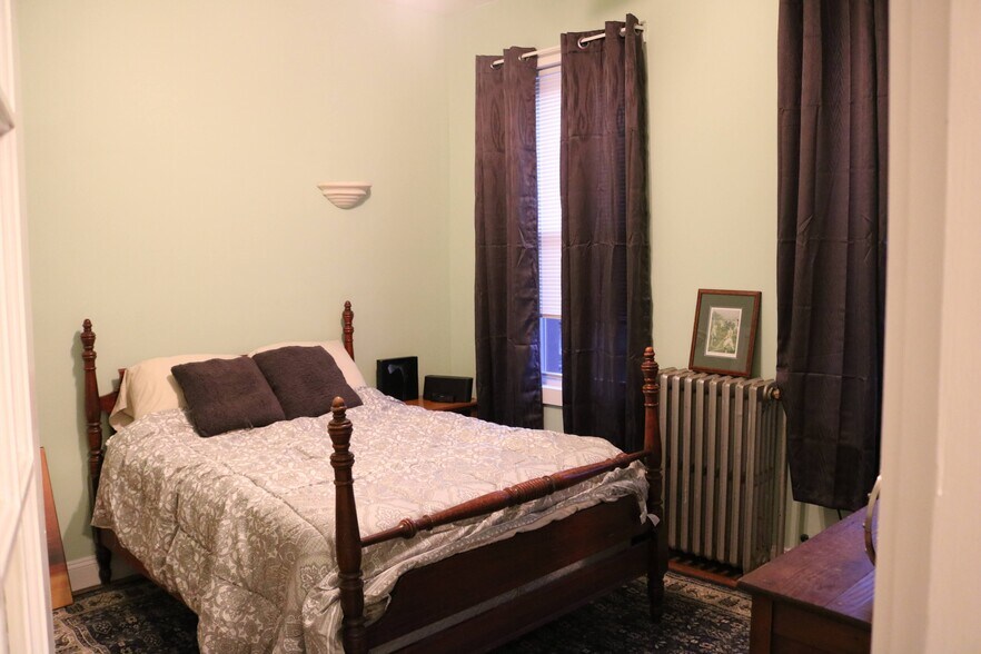 More Photos Of 1900 Aliceanna St, Baltimore General Retail For Sale