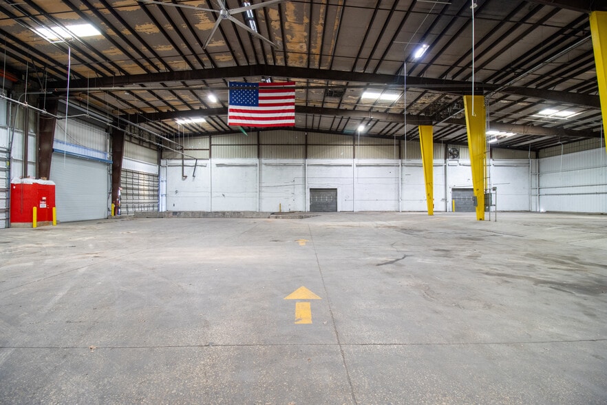 More Photos Of 9233 Denton Dr, Dallas Warehouse For Lease