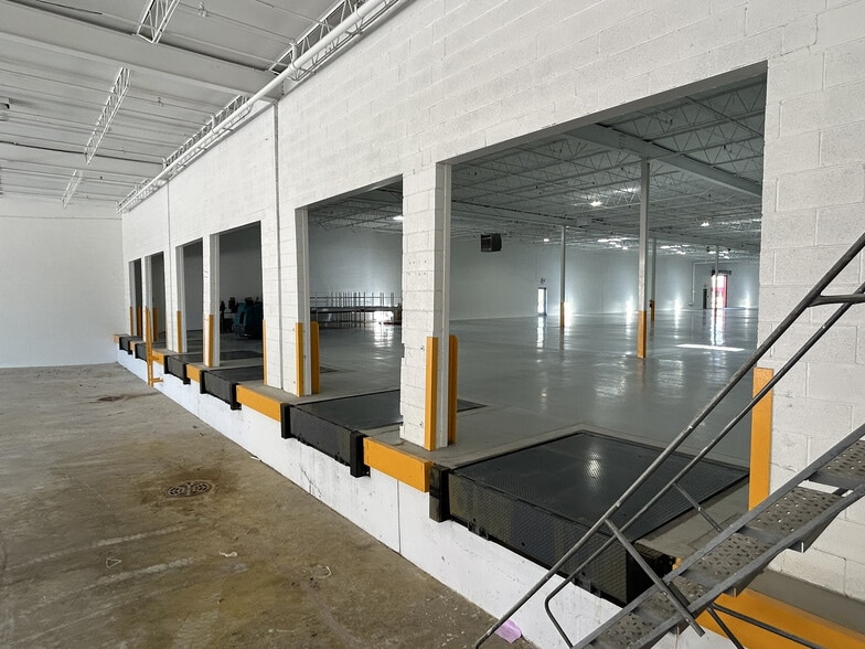 More Photos Of 4202 W 45th St, Chicago Warehouse For Lease