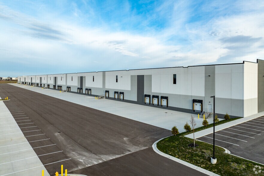 More Photos Of 1050 Gateway Dr, West Jefferson Distribution For Sale