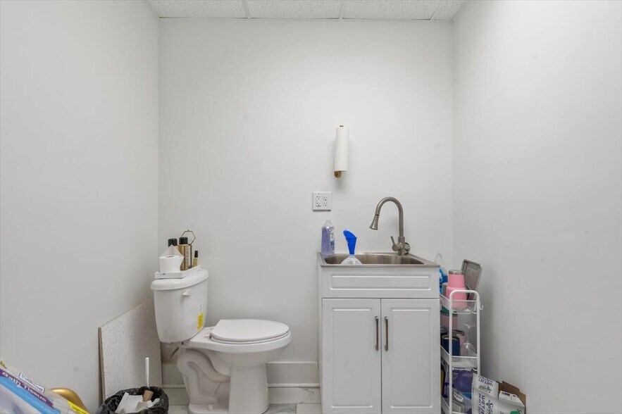 More Photos Of 11743 US Highway 431, Guntersville General Retail For Sale