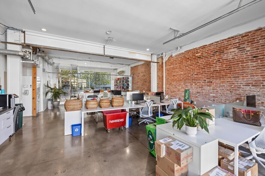 More Photos Of 513 Boccaccio Ave, Venice Office For Lease