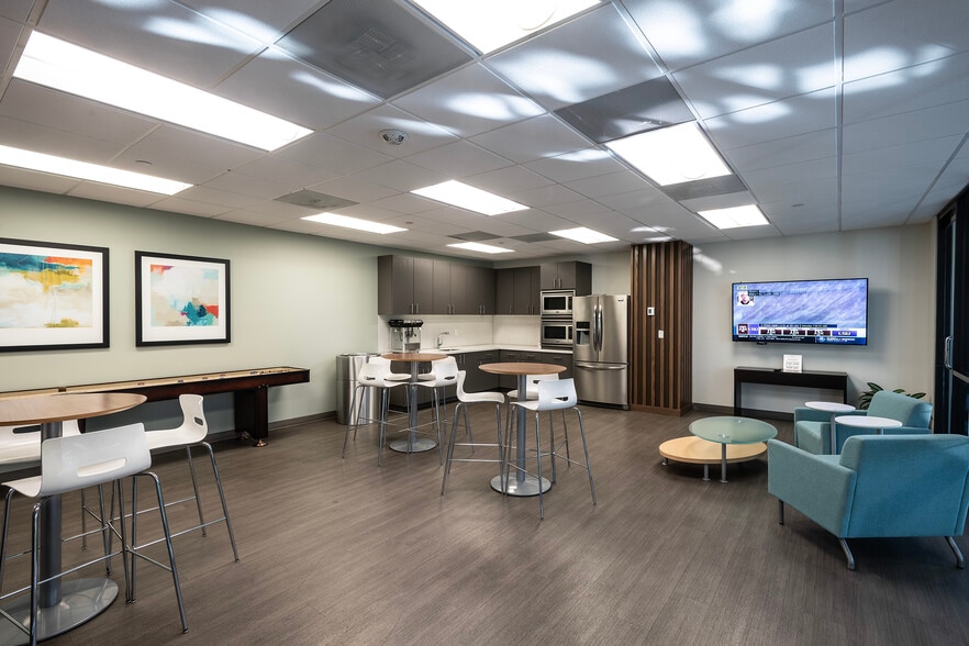 More Photos Of 11811 N Tatum Blvd, Phoenix Office For Lease