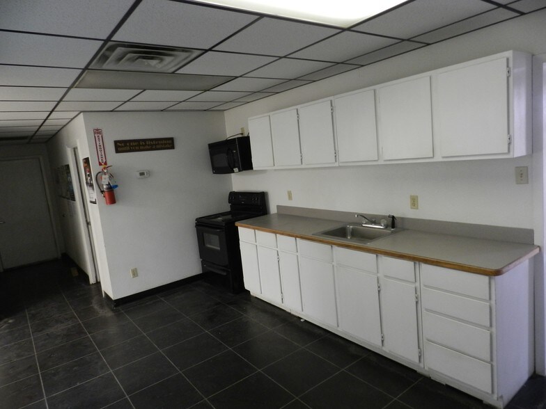 More Photos Of 707 S Wickham St, Alvord Truck Terminal For Sale