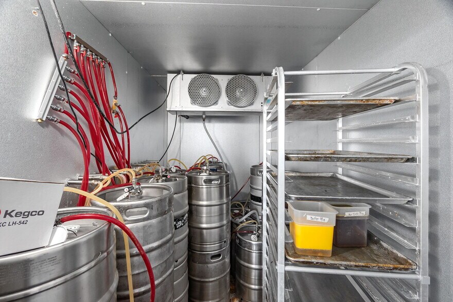 More Photos Of 2401 Westhaven Dr, Westport Flex For Sale