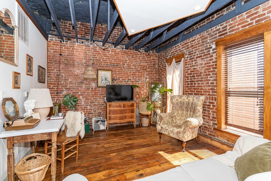 More Photos Of 611 Main St, Jewell Storefront Retail Residential For Sale