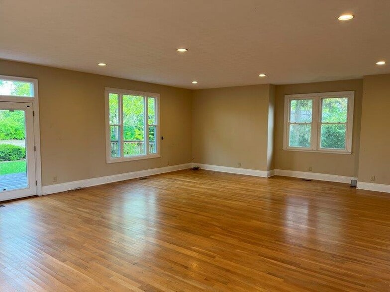 More Photos Of 4673 Kenny Rd, Columbus Office For Sale