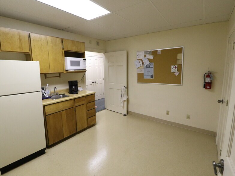 More Photos Of 3337 SE Hawthorne Blvd, Portland Office For Lease