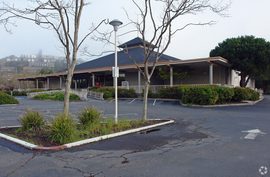 More Photos Of 1555-1599 Tiburon Blvd, Belvedere Tiburon Storefront Retail Office For Lease