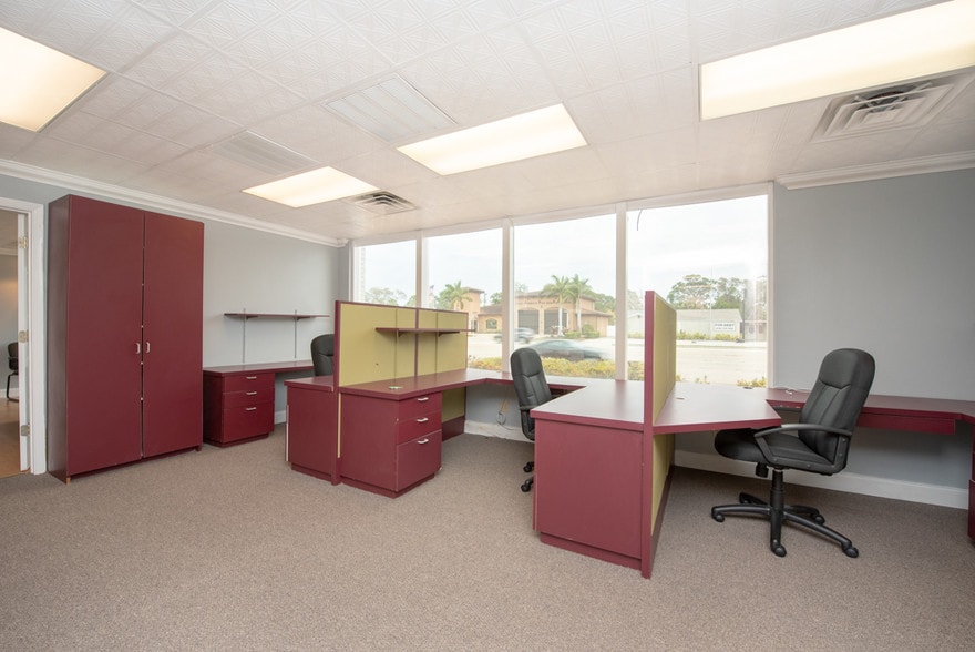 More Photos Of 7430 Tamiami Trl, Sarasota Loft Creative Space For Lease
