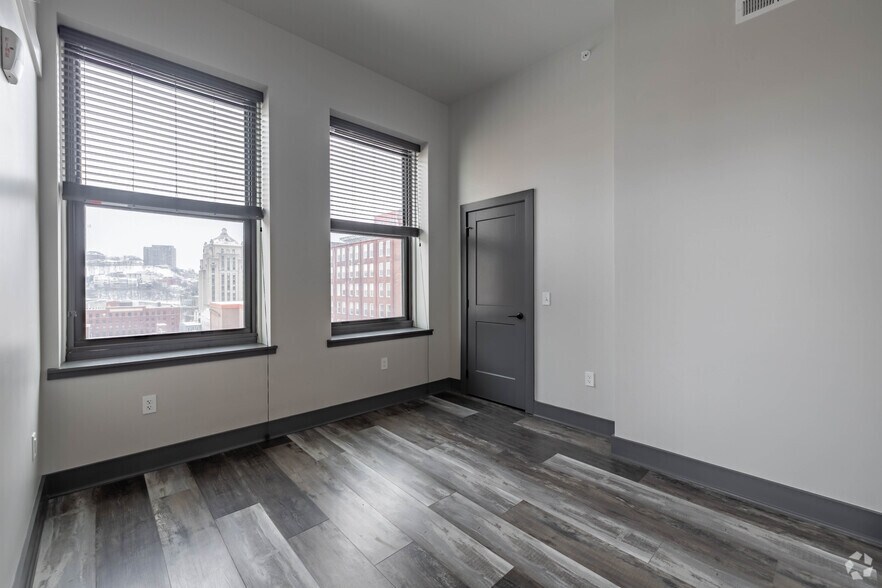 More Photos Of 830 Main St, Cincinnati Apartments For Lease