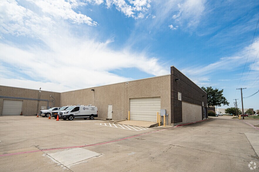 More Photos Of 1313 Valwood Pky, Carrollton Unknown For Lease