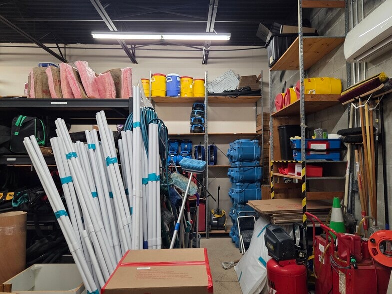 More Photos Of 6391 Corporate Park Cir, Fort Myers Research And Development For Lease