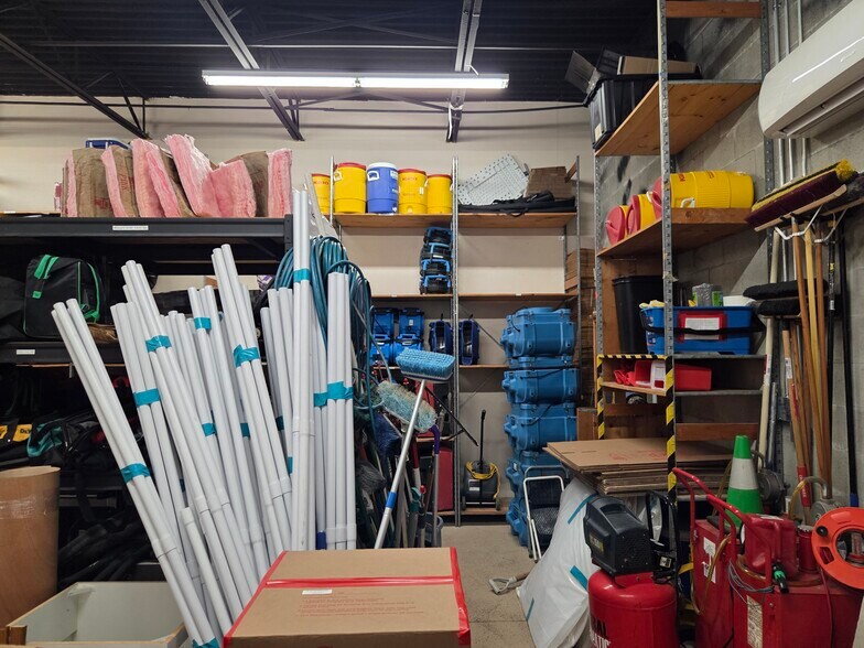 More Photos Of 6391 Corporate Park Cir, Fort Myers Light Distribution For Lease